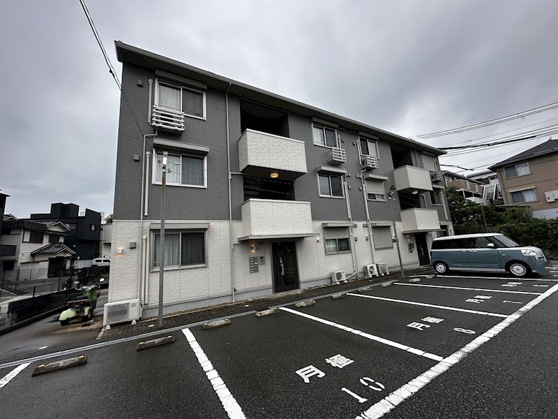 ＪＲ山陽本線 舞子駅 バス乗車時間：10分 最寄りバス停で下車 徒歩5分 築14年