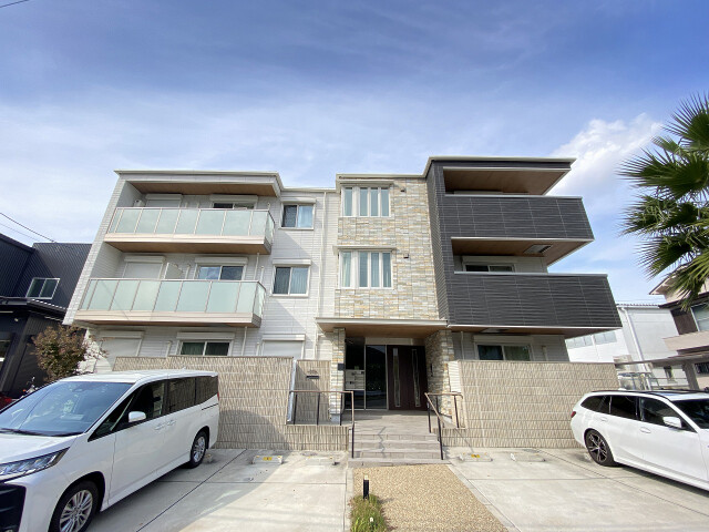建物外観　南向きバルコニー！！