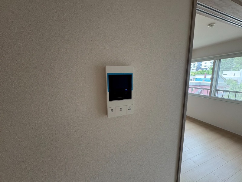 セキュリティ　ＴＶモニター付インターホンです。来客者の顔が見えるので安心！