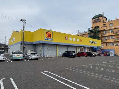 コンビニ　マツモトキヨシ（コンビニ）まで659m