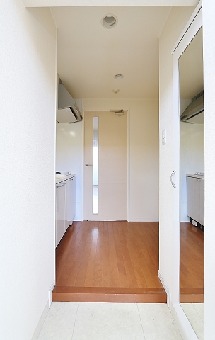 玄関　玄関の全身鏡で身だしなみばっちり