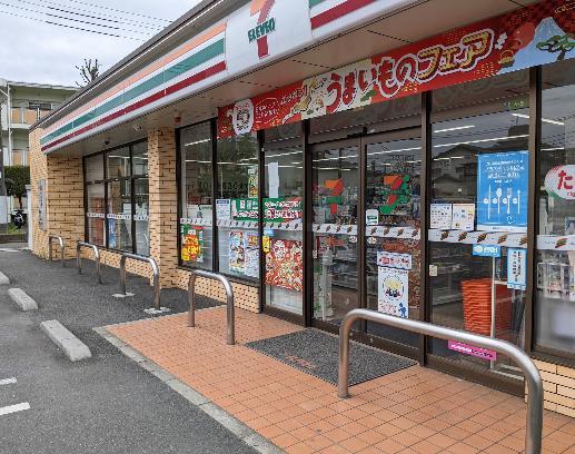 コンビニ　セブン-イレブン 足立神明１丁目店（コンビニ）まで140m