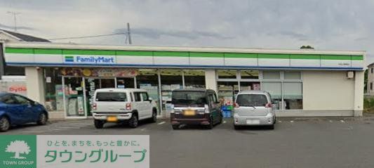 コンビニ　ファミリーマート大和上草柳店（コンビニ）まで520m