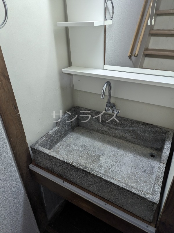 俊徳町2丁目貸家の内装写真