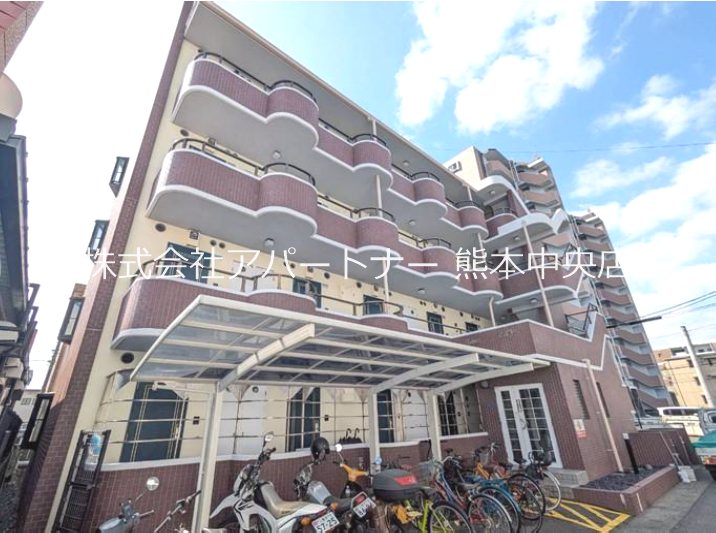 建物外観　タイル張りのお洒落な外観です☆
