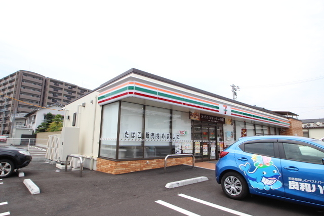 コンビニ　セブンイレブン広島可部中央店（コンビニ）まで370m