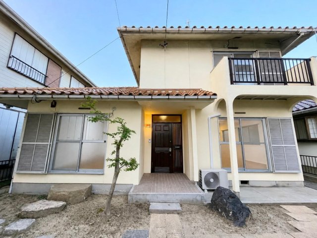 建物外観　庭付の戸建て住宅