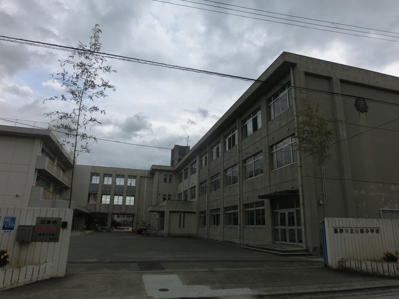 小学校　高砂市立曽根小学校（小学校）まで984m
