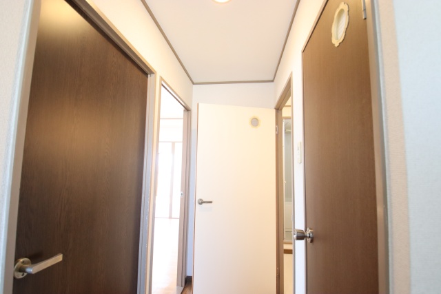 玄関　※別号室の参考写真、現況優先※