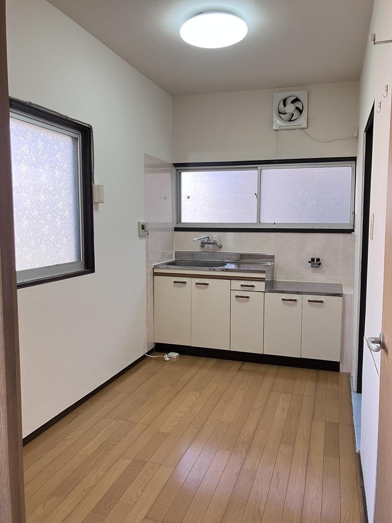 ＪＲ山陽本線 福山駅 徒歩35分 1階建 築56年のキッチン写真