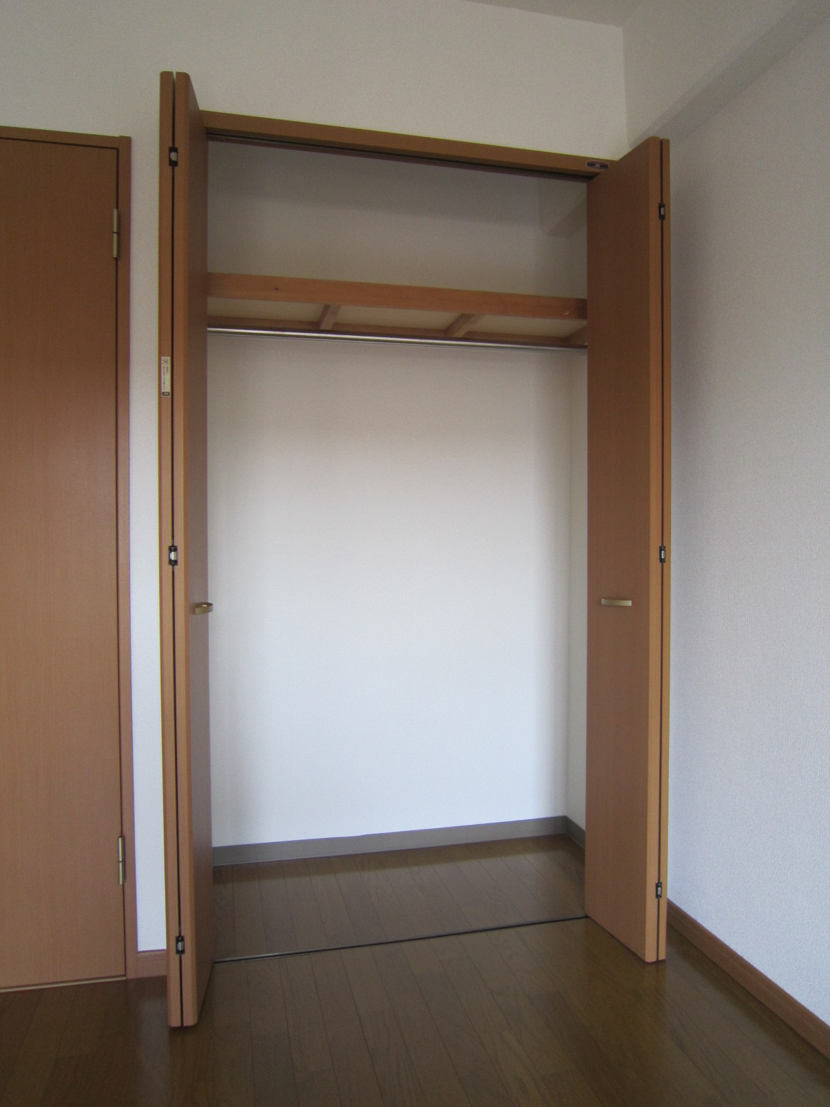 収納　かさばるコートもかけやすいクローゼット