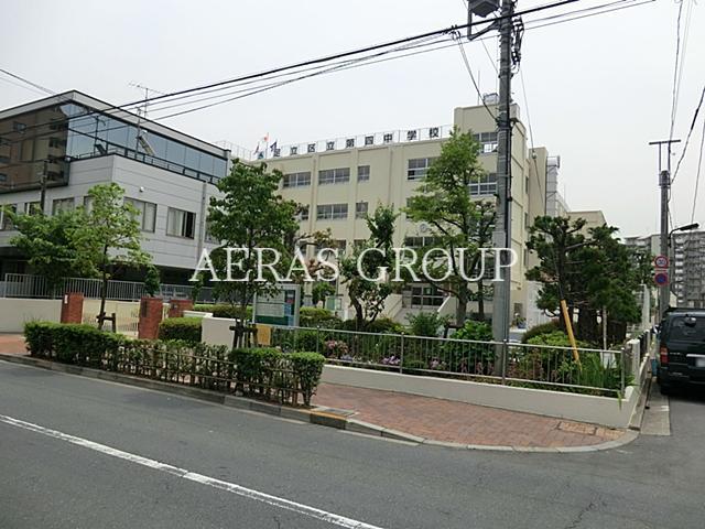 中学校　足立区立足立第四中学校（中学校）まで644m