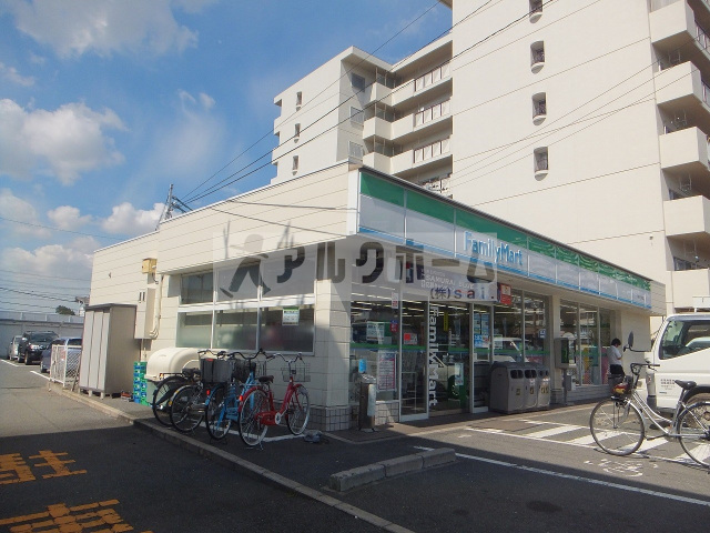 コンビニ　ファミリーマート八尾天王寺屋店（コンビニ）まで893m