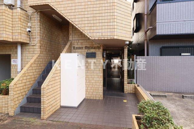 エントランス　落ち着いたエントランスです