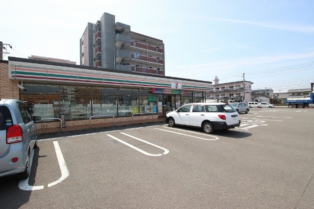 コンビニ　セブンイレブン宮崎一の宮町店（コンビニ）まで121m