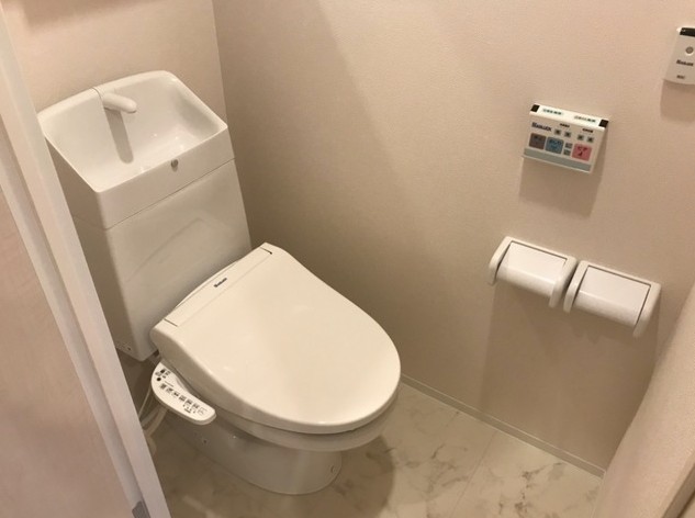 相鉄本線 二俣川駅 徒歩7分 3階建 築6年のトイレ写真