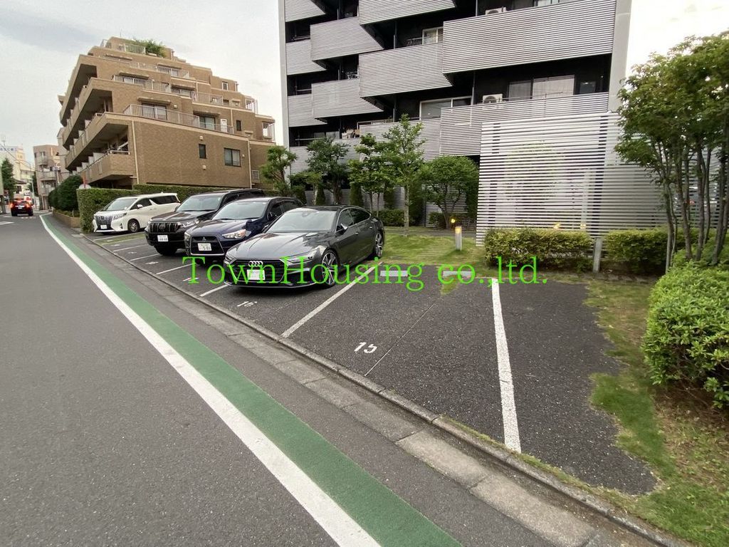 駐車場　駐車場
