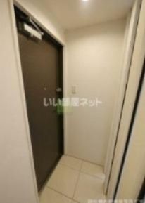 LEGALAND市谷薬王寺の玄関写真