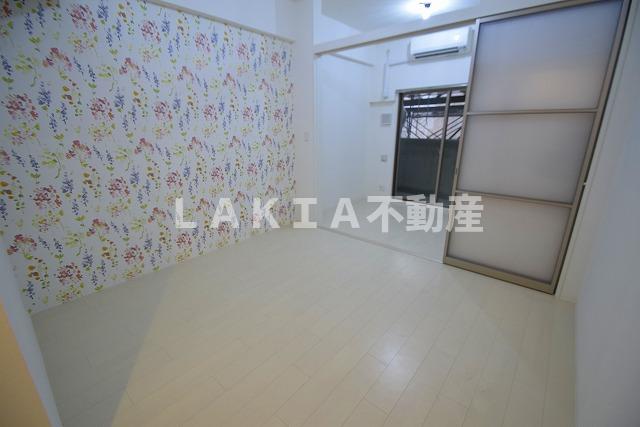 ＪＲ東西線 大阪天満宮駅 徒歩7分 15階建 築11年の居間写真