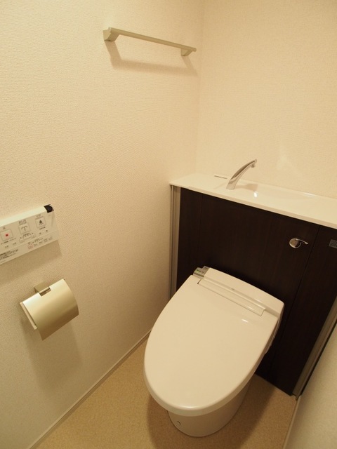 京福電鉄嵐山本線 車折神社駅 徒歩1分 4階建 築12年のトイレ写真