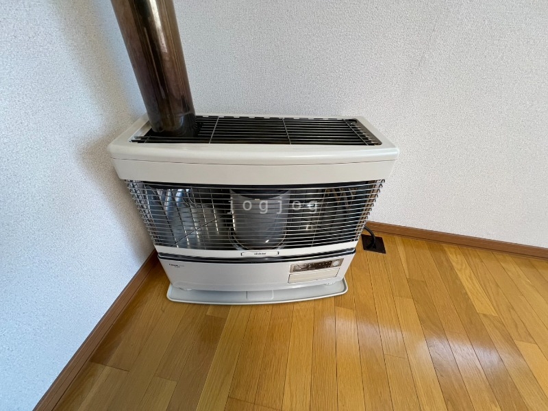 その他設備　冬はあったか石油ストーブです。