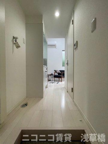 ソレイユ新宿の玄関写真
