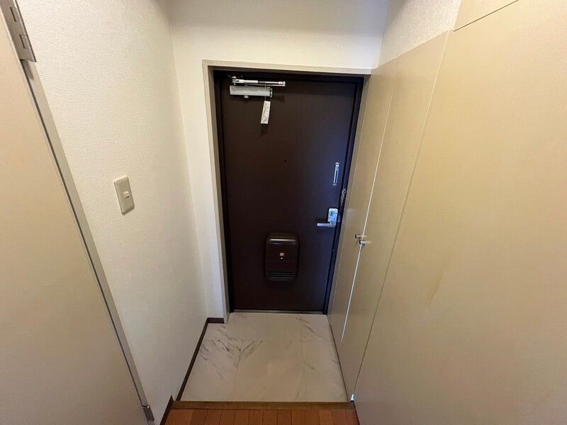 ＪＲ南武線 久地駅 徒歩8分 5階建 築38年の玄関写真