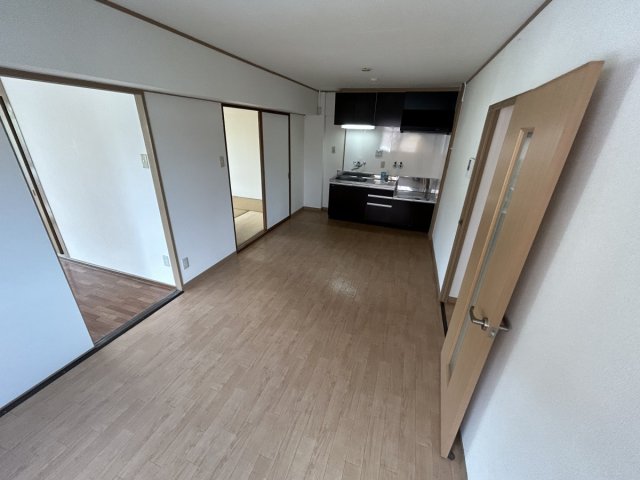 メゾンやすむろIの居間写真