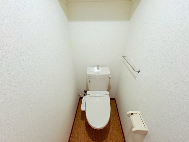 トイレ　※反転タイプ・階数違いの写真です。