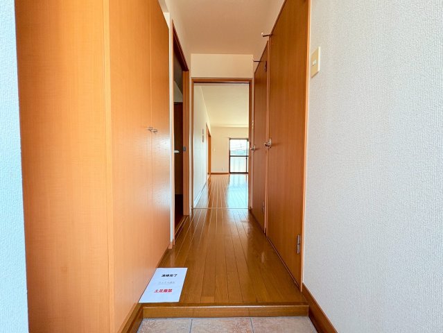 玄関　※反転タイプ・階数違いの写真です。