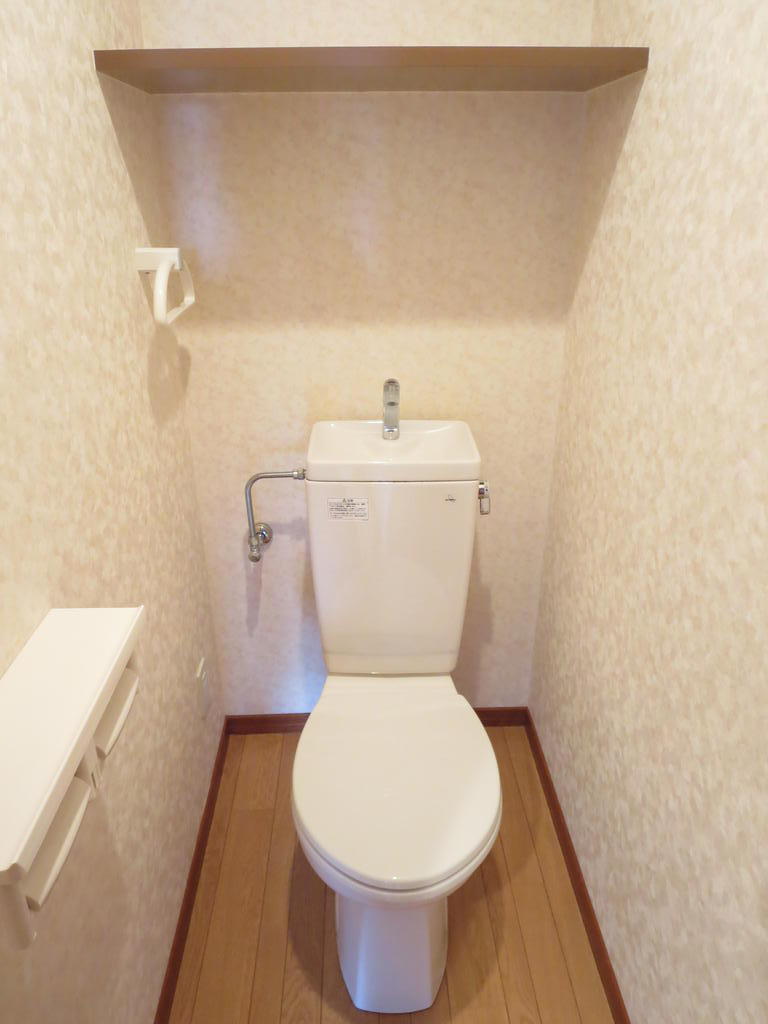 トイレ　温水洗浄便座設置予定です