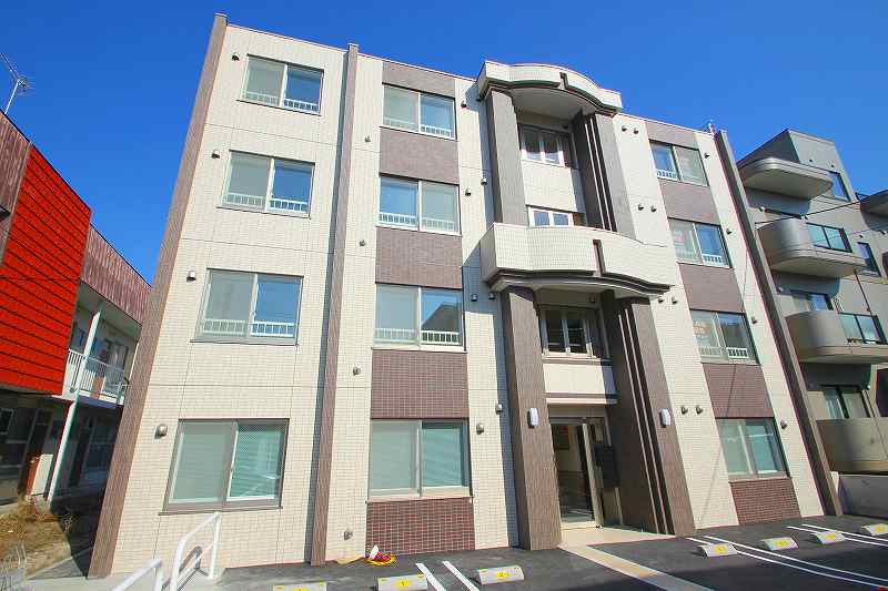 【札幌市北区北三十一条西のマンションの建物外観】