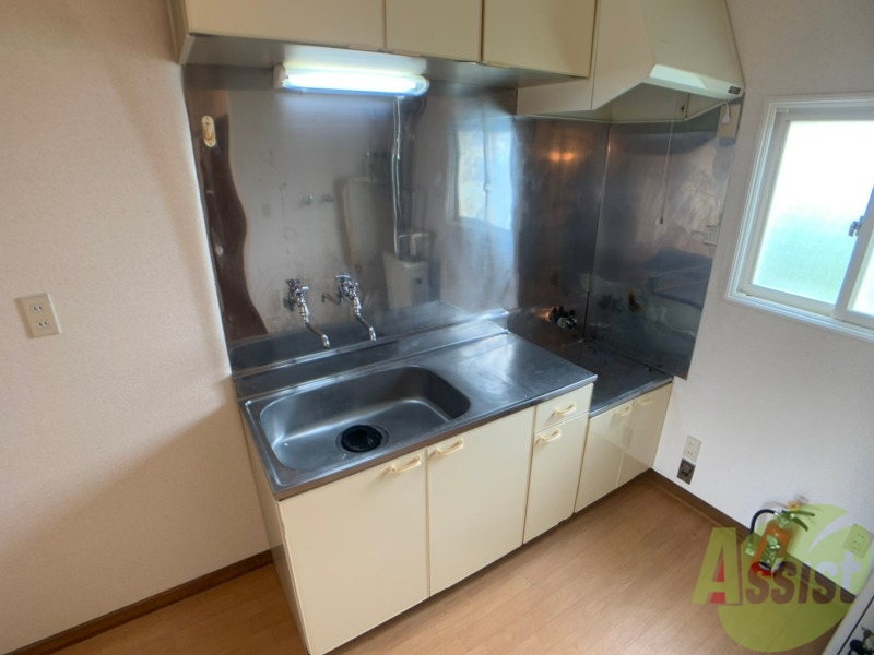 キッチン　キッチンです。ご自身でコンロを設置していただけます。