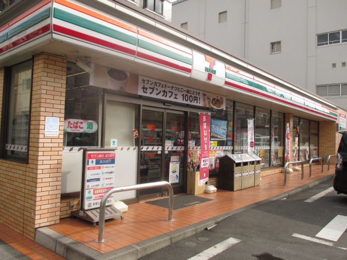 コンビニ　セブンイレブン（コンビニ）まで620m