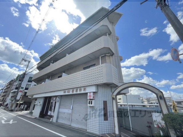 大和高田市片塩町のマンションの建物外観
