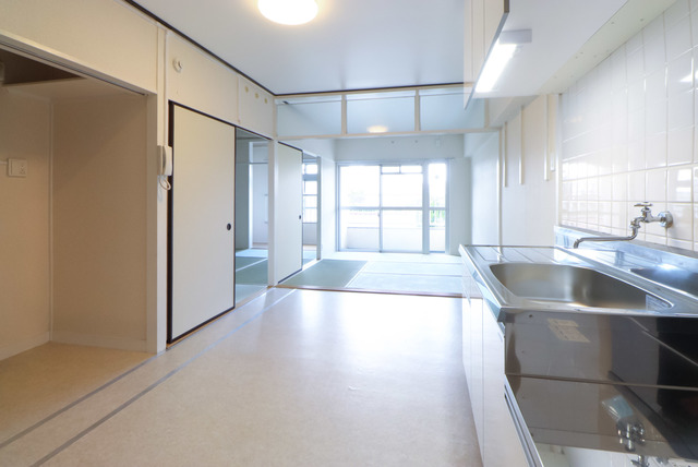 居室・リビング　ふすまを開けて広くお使いいただけます♪