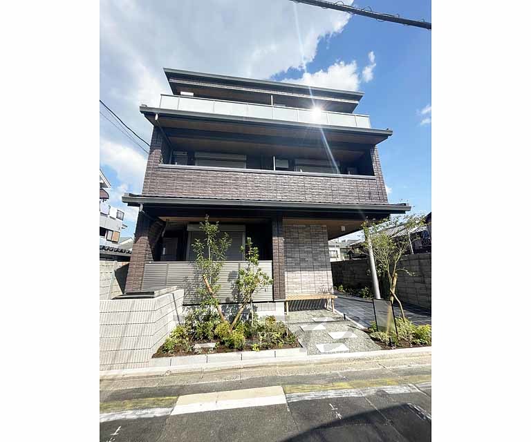 京都市下京区突抜１丁目のマンションの建物外観