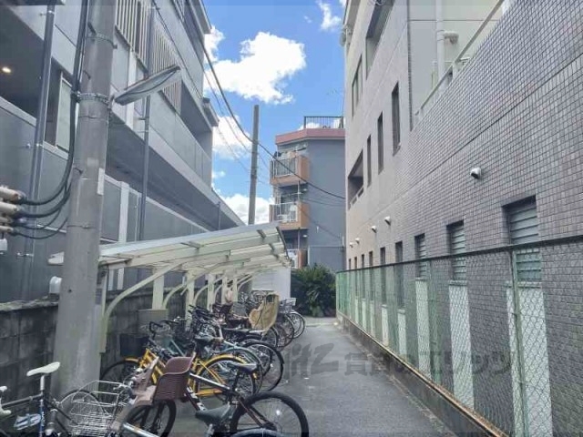 京都市上京区小山町のマンションの建物外観