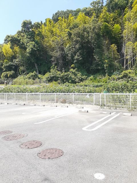 【紀の川市貴志川町丸栖のアパートの駐車場】