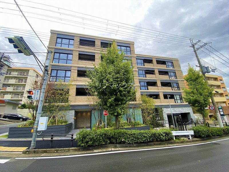 【芦屋市朝日ケ丘町のマンションの建物外観】