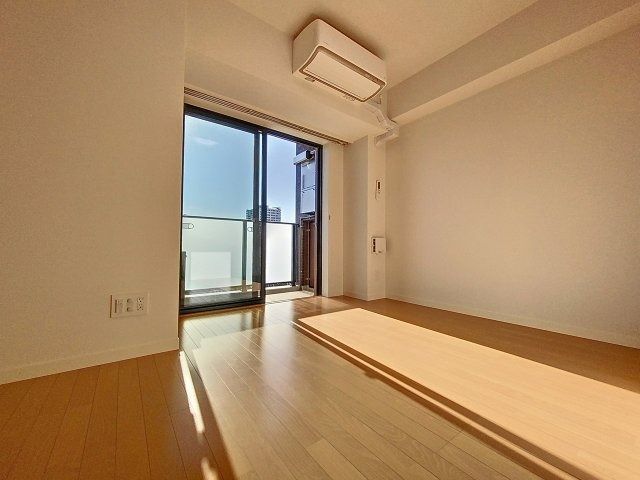 【横浜市中区野毛町のマンションの居室・リビング】