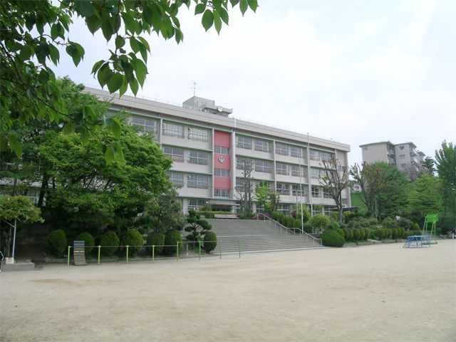 【シャーメゾン東豊中Iの小学校】