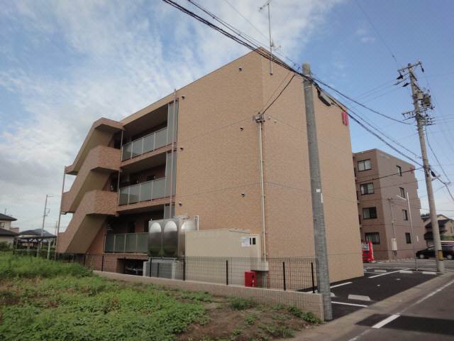 美濃加茂市田島町のマンションの建物外観