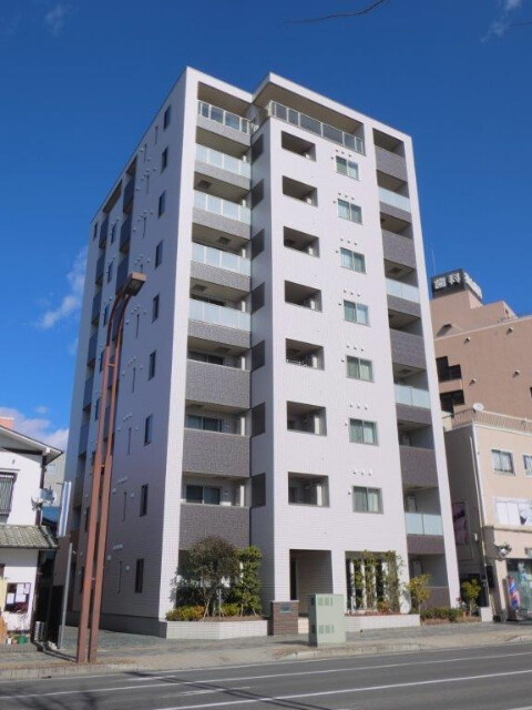 【宇都宮市今泉のマンションの建物外観】