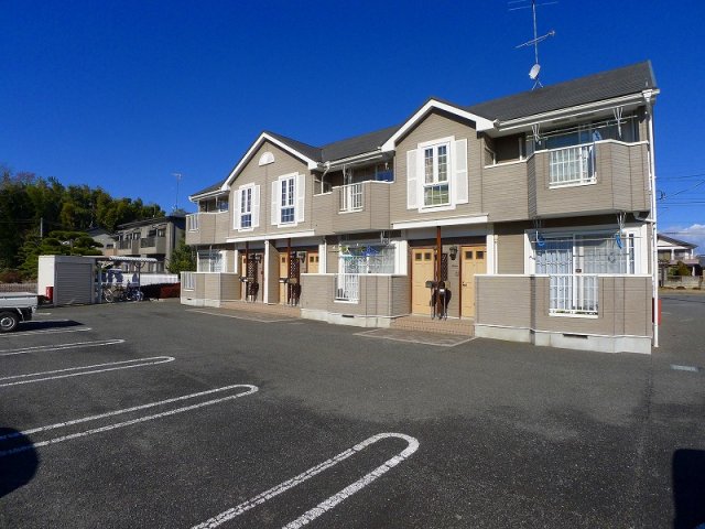 館林市羽附町のアパートの建物外観