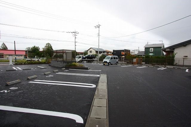 【朝倉市馬田のアパートの駐車場】