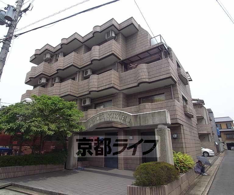 京都市右京区梅津中倉町のマンションの建物外観