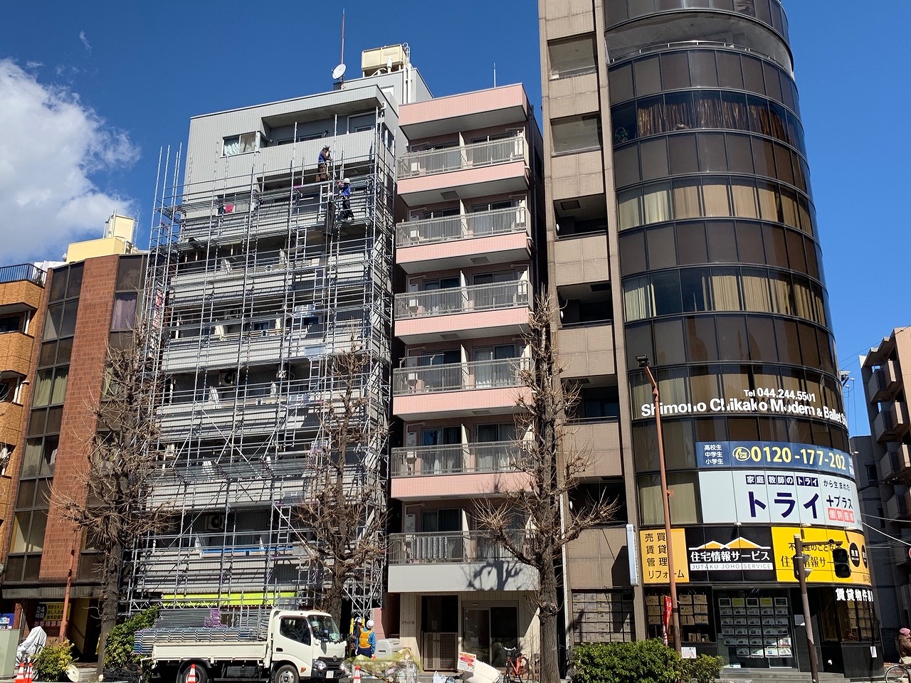 川崎市川崎区新川通のマンションの建物外観