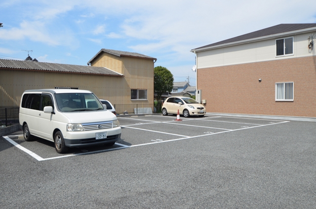 【姫路市香寺町中仁野のアパートの駐車場】