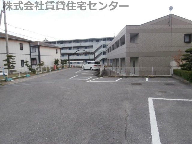 【サンシティ紀泉台の駐車場】